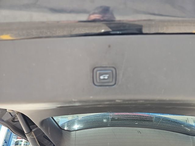 Used 2018 Chevrolet Traverse LT image 16