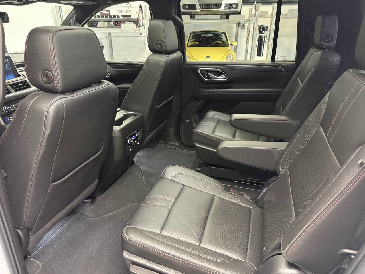 Used 2022 Chevrolet Suburban RST w/ Luxury Package AWD/4WD image 17