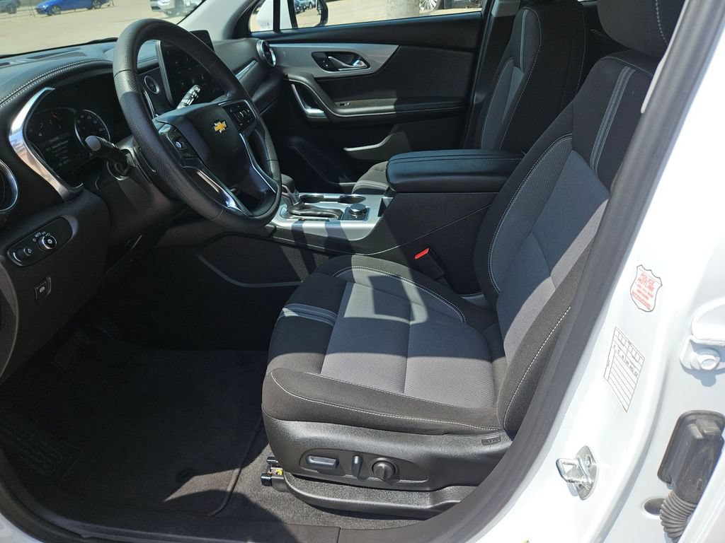 Used 2025 Chevrolet Blazer LT FWD image 11