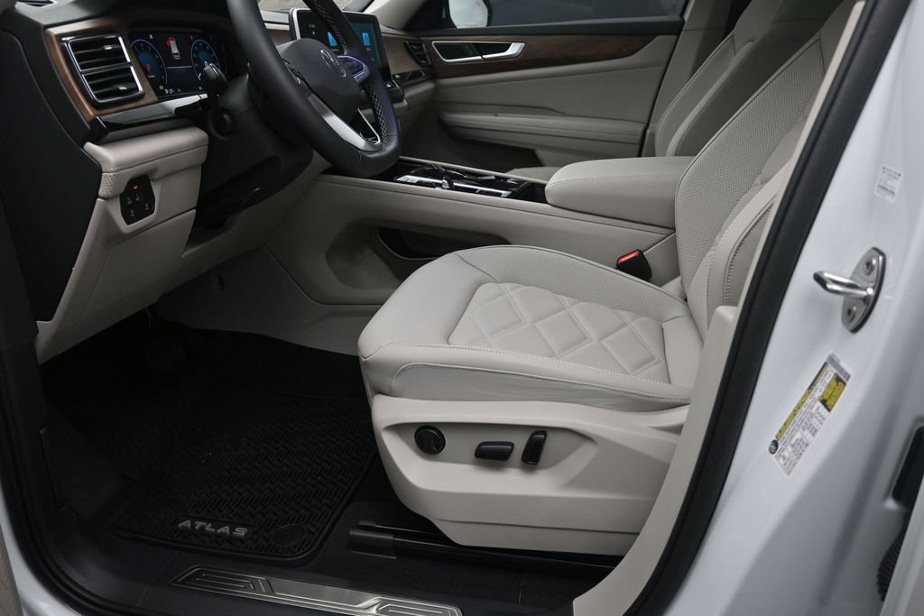 New 2026 Volkswagen Atlas SE FWD image 17
