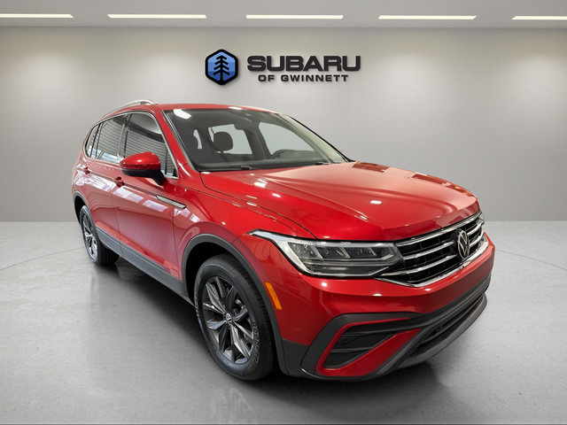 Used 2023 Volkswagen Tiguan SE w/ Panoramic Sunroof Package FWD image 7