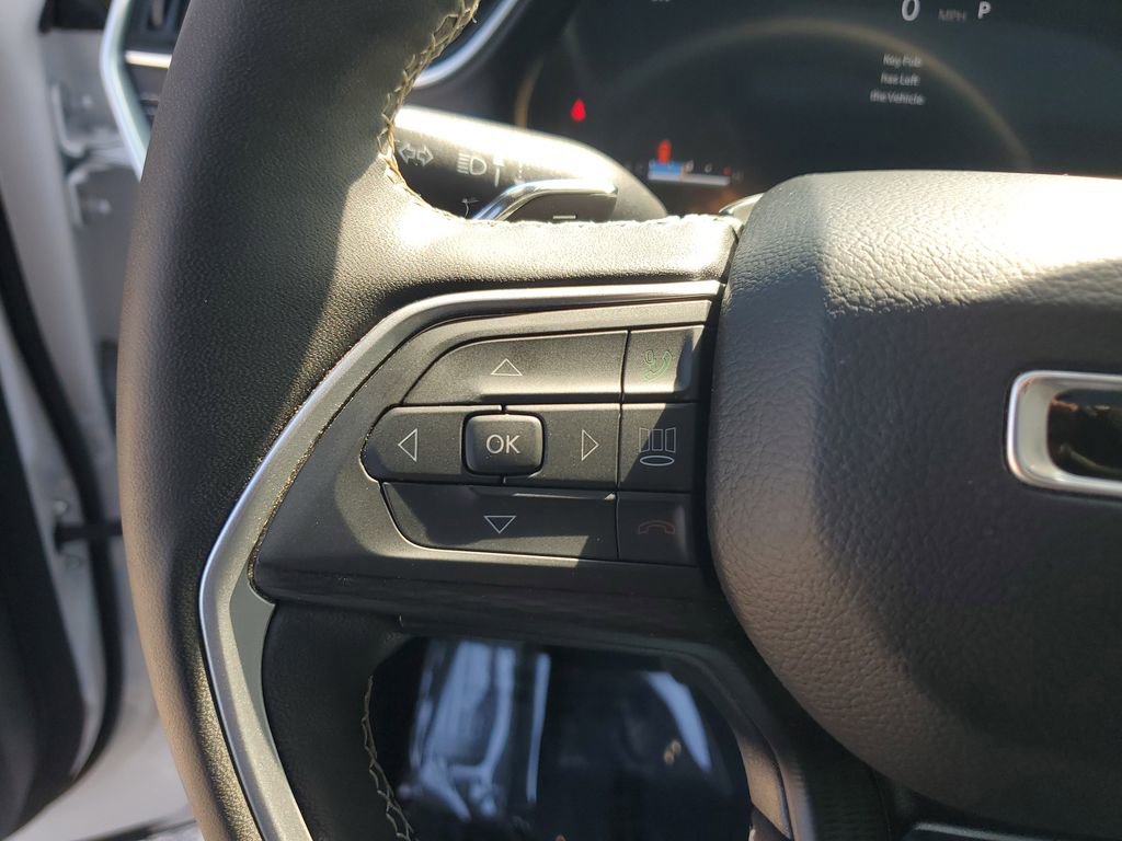 Used 2024 Jeep Grand Cherokee Laredo X w/ Luxury Tech Group I AWD/4WD image 27