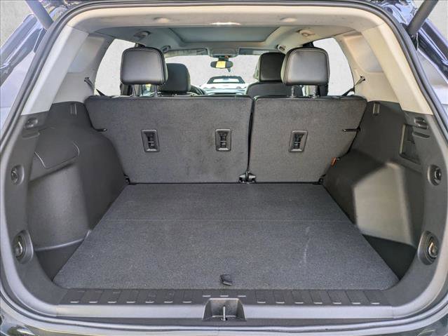 Used 2024 GMC Terrain SLT w/ Tech Package image 6