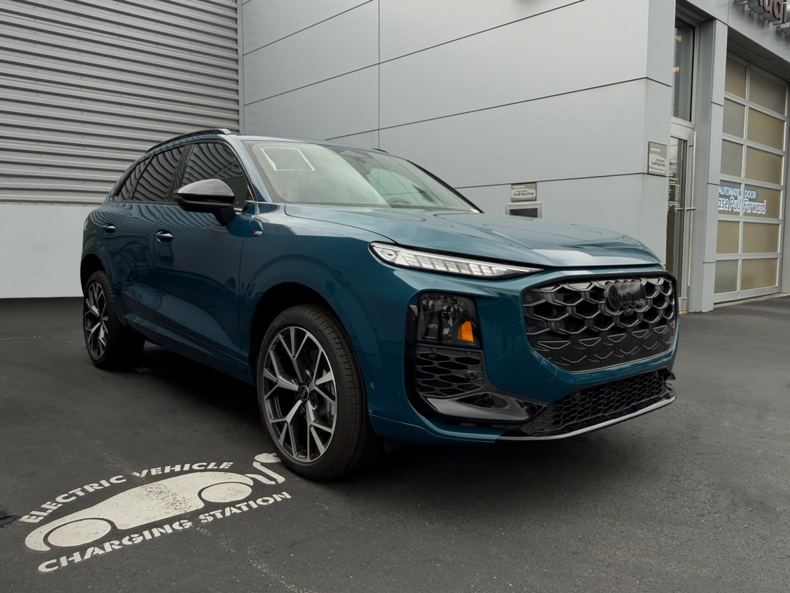New 2026 Audi Q3 quattro 2.0T AWD/4WD image 7