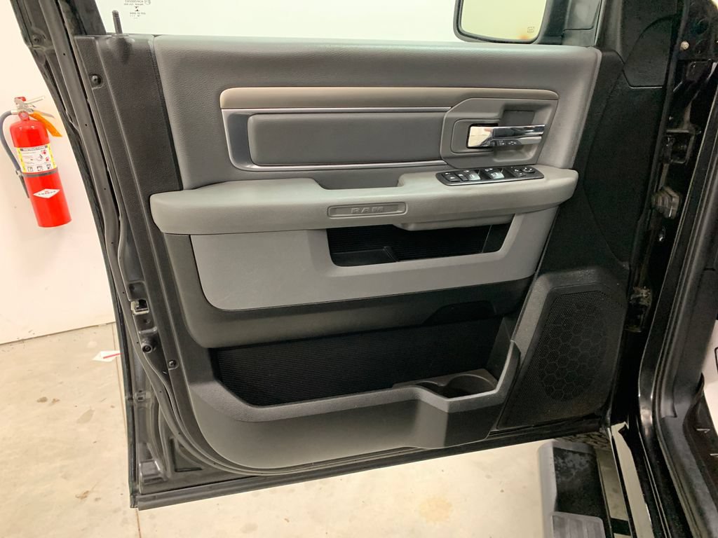 Used 2019 RAM 1500 Classic SLT w/ SLT Plus D←cor Group AWD/4WD image 18