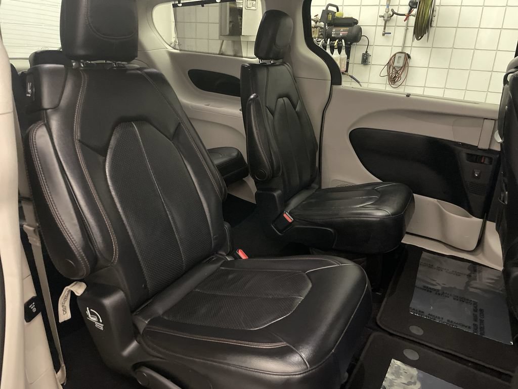Used 2019 Chrysler Pacifica Touring-L Plus FWD image 20