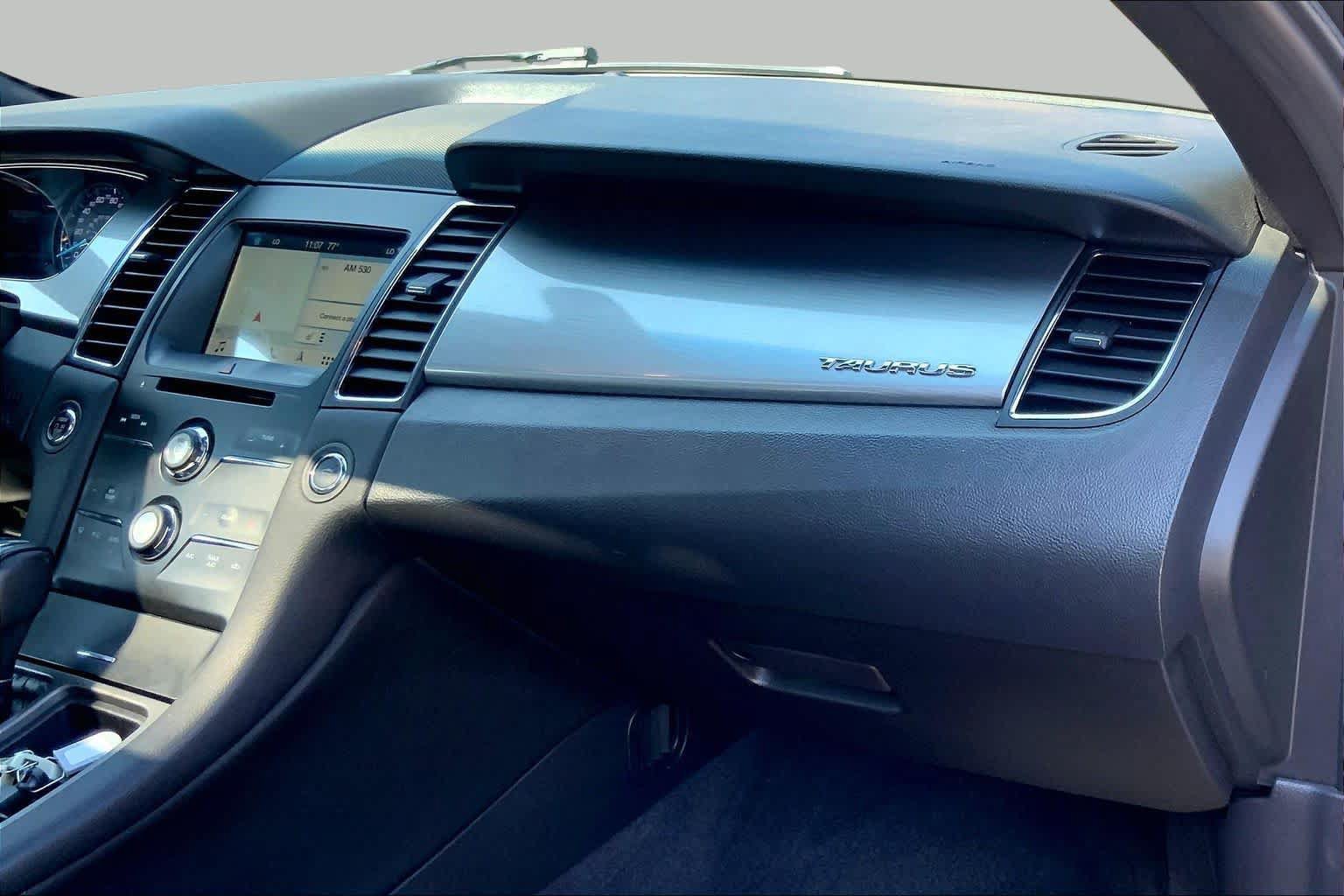 Used 2018 Ford Taurus SEL w/ Equipment Group 201A FWD image 18