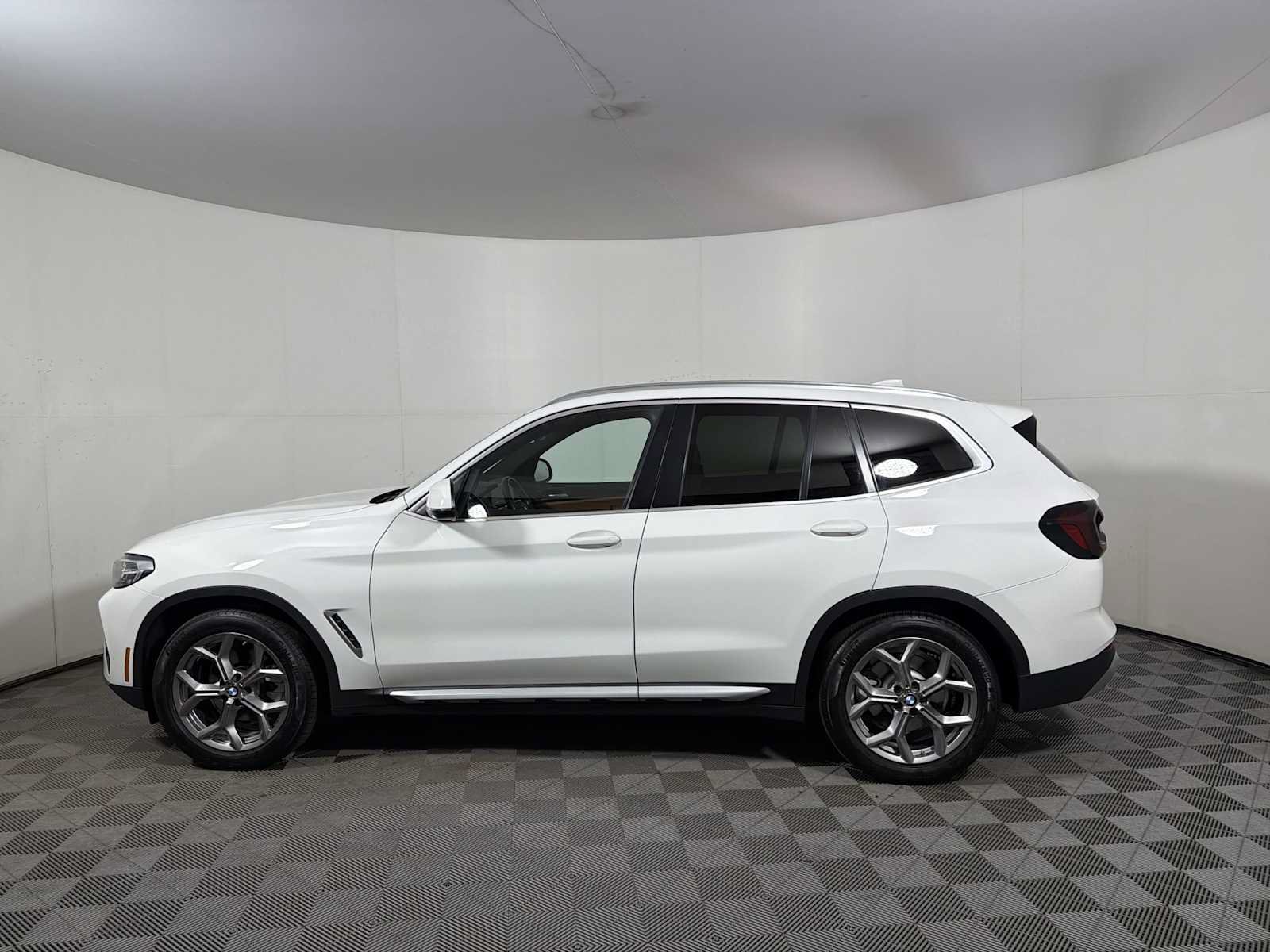 Used 2023 BMW X3 xDrive30i w/ Convenience Package w/ZPA AWD/4WD image 4