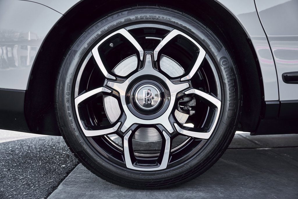 Used 2024 Rolls-Royce Cullinan Black Badge image 21