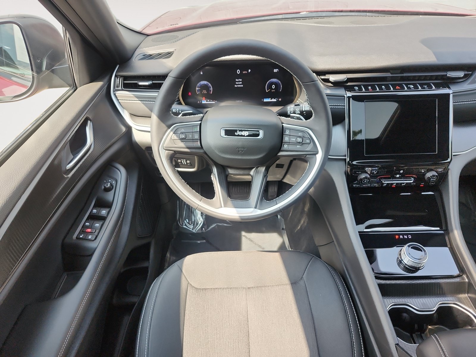 Used 2025 Jeep Grand Cherokee L Laredo w/ Luxury Tech Group I AWD/4WD image 11
