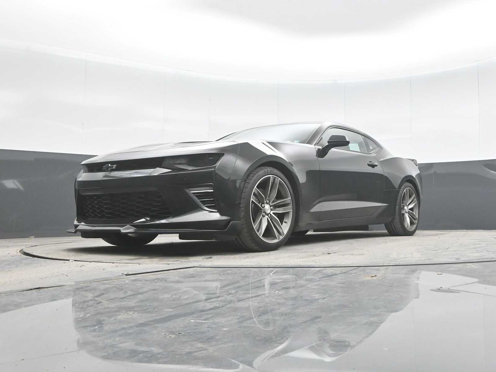 Used 2018 Chevrolet Camaro SS RWD image 26