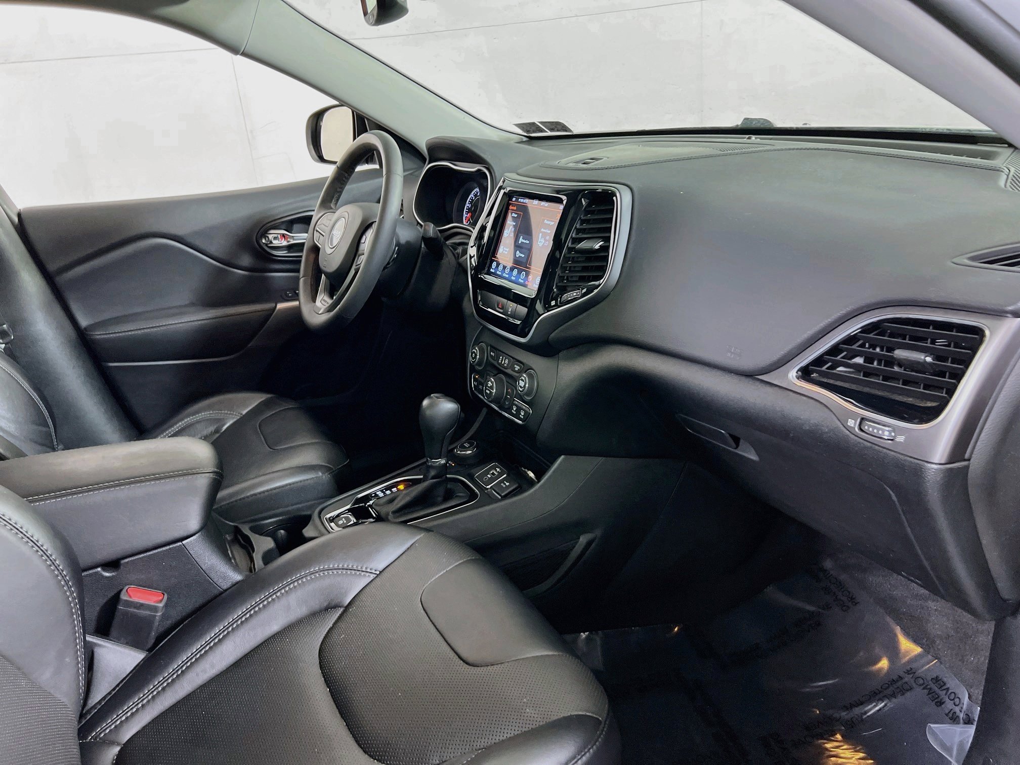 Used 2022 Jeep Cherokee Limited AWD/4WD image 28