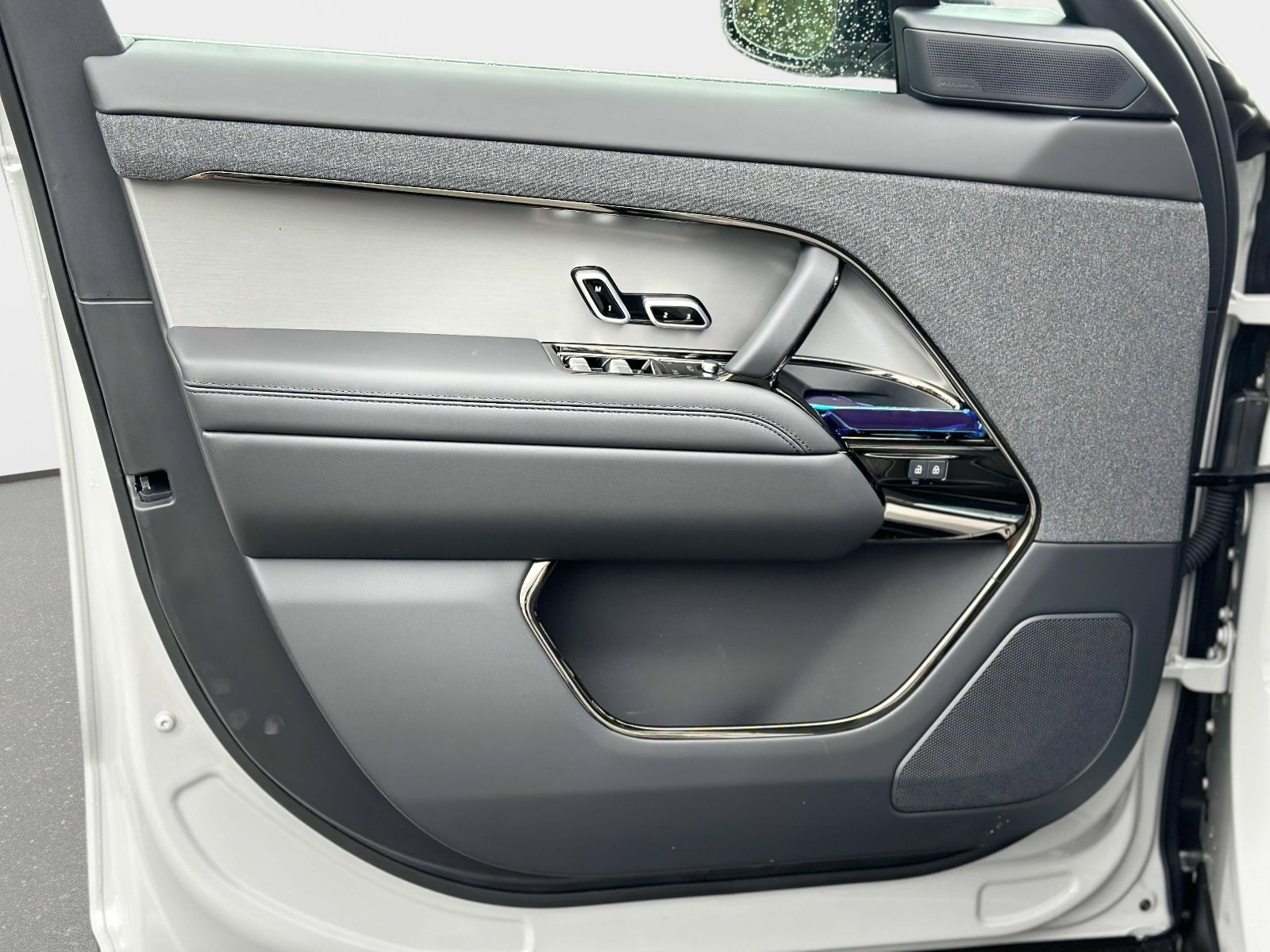 New 2025 Land Rover Range Rover Sport SE image 12