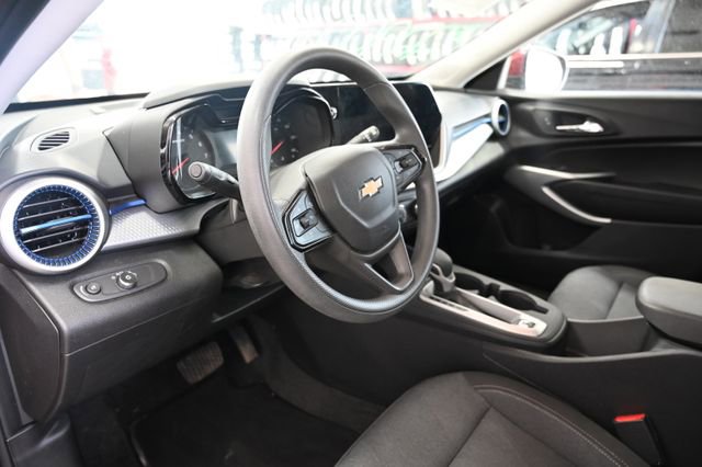 Used 2025 Chevrolet Trax LS w/ LS Convenience Package image 20