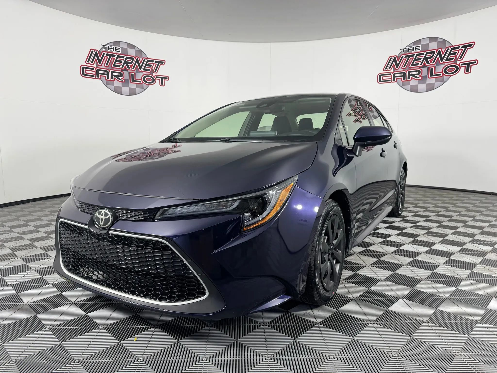 Used 2021 Toyota Corolla LE image 3