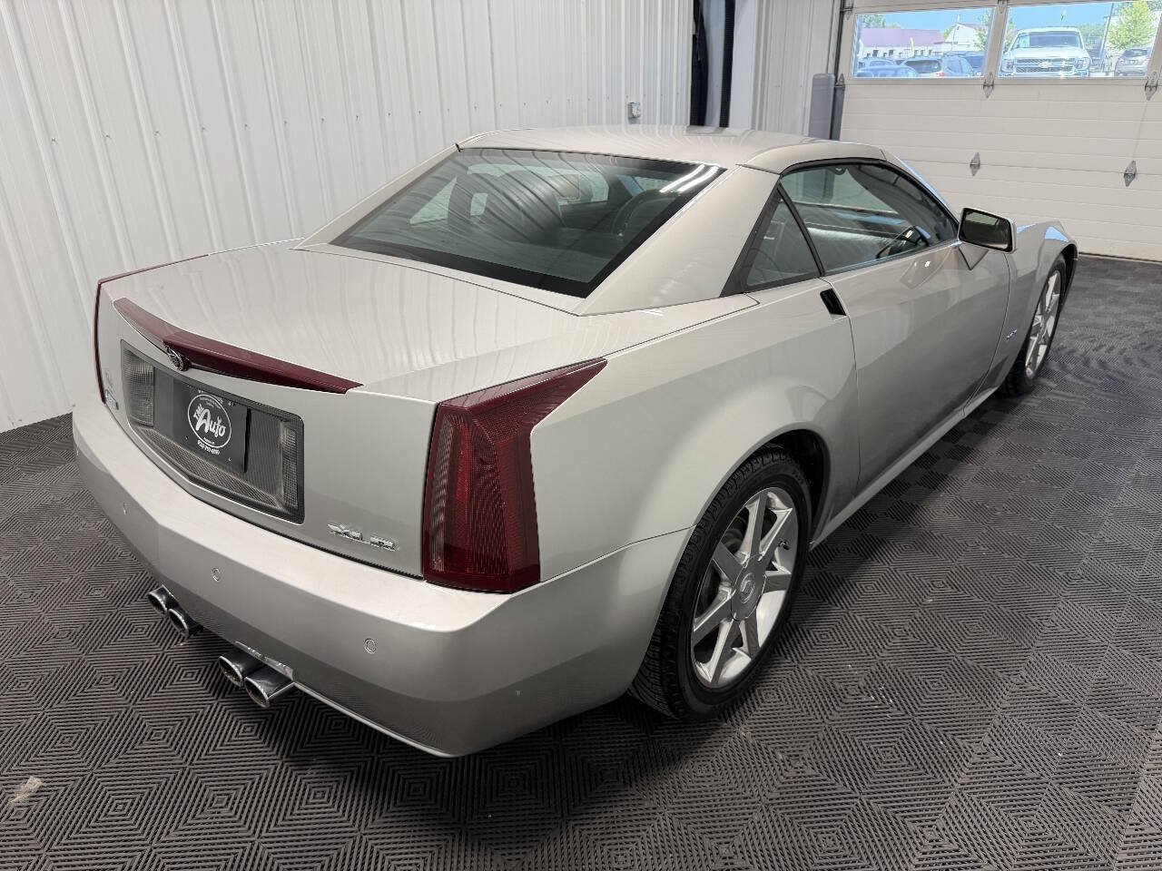 Used 2004 Cadillac XLR RWD image 4