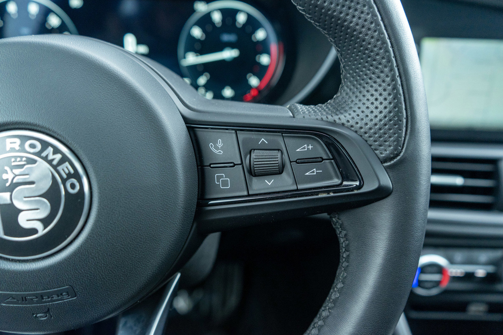 Used 2024 Alfa Romeo Giulia Ti image 25