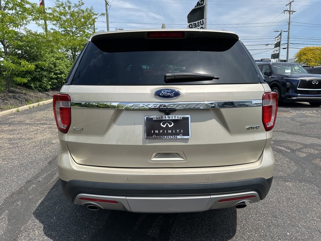 Used 2017 Ford Explorer XLT w/ Equipment Group 202A AWD/4WD image 6