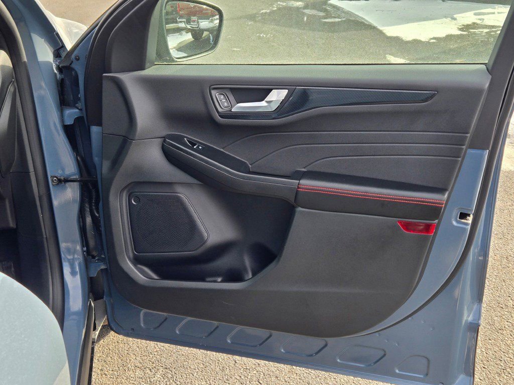 Certified 2025 Ford Escape ST-Line image 4