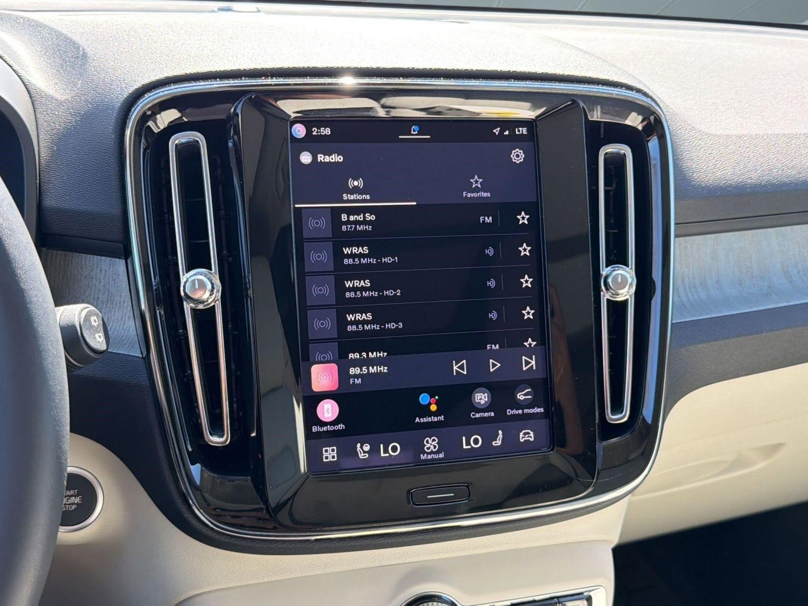 Used 2024 Volvo XC40 B5 Plus w/ Protection Package Premier image 24