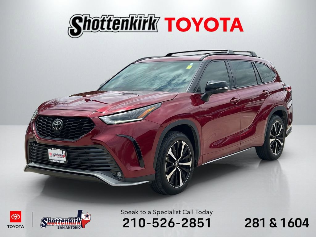 Used 2021 Toyota Highlander XSE FWD image 1