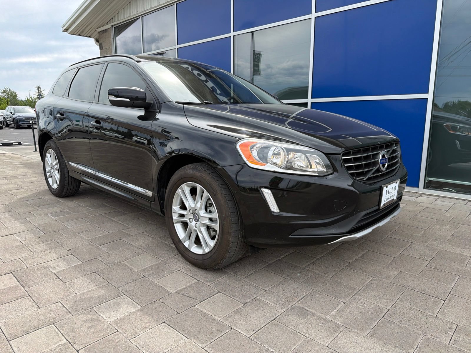 Used 2015 Volvo XC60 T5 FWD image 2