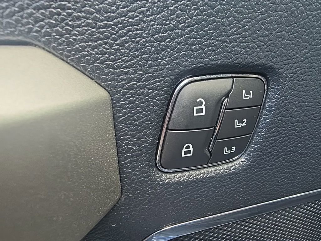 Used 2022 Ford F250 Lariat w/ Lariat Ultimate Package image 18