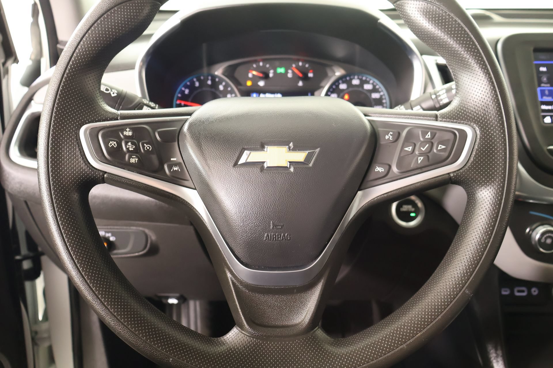 Used 2023 Chevrolet Equinox LT FWD image 3