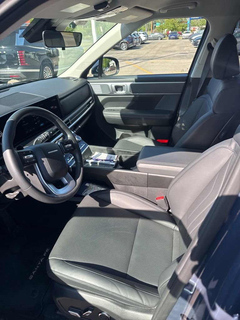 Used 2025 Hyundai Santa Fe SEL FWD image 8
