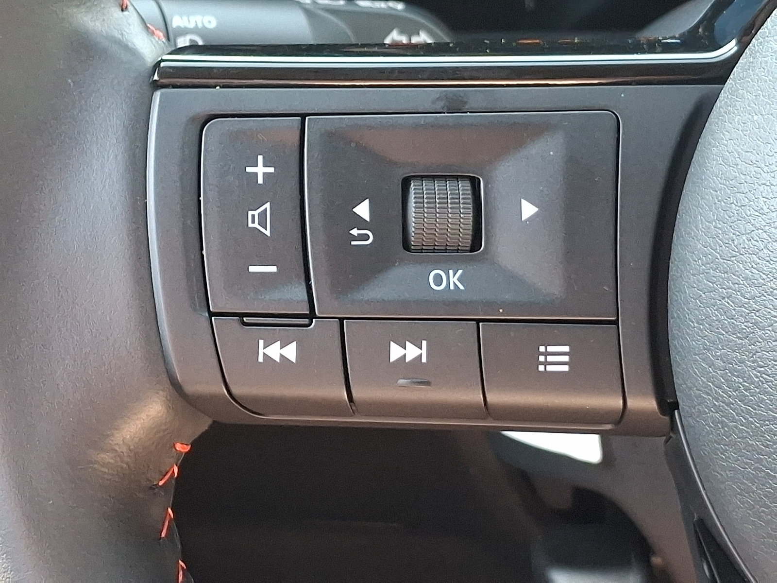 Used 2025 Nissan Kicks SR AWD/4WD image 22