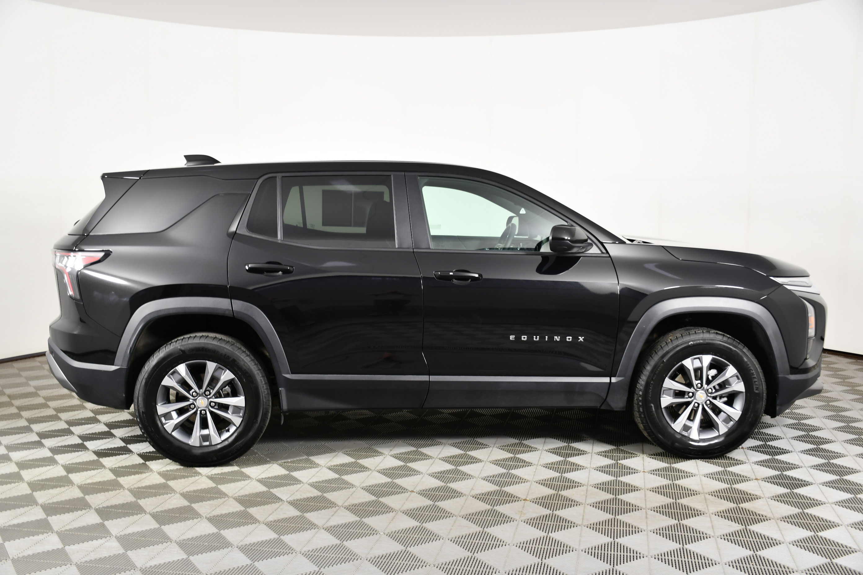 Used 2026 Chevrolet Equinox LT AWD/4WD image 5