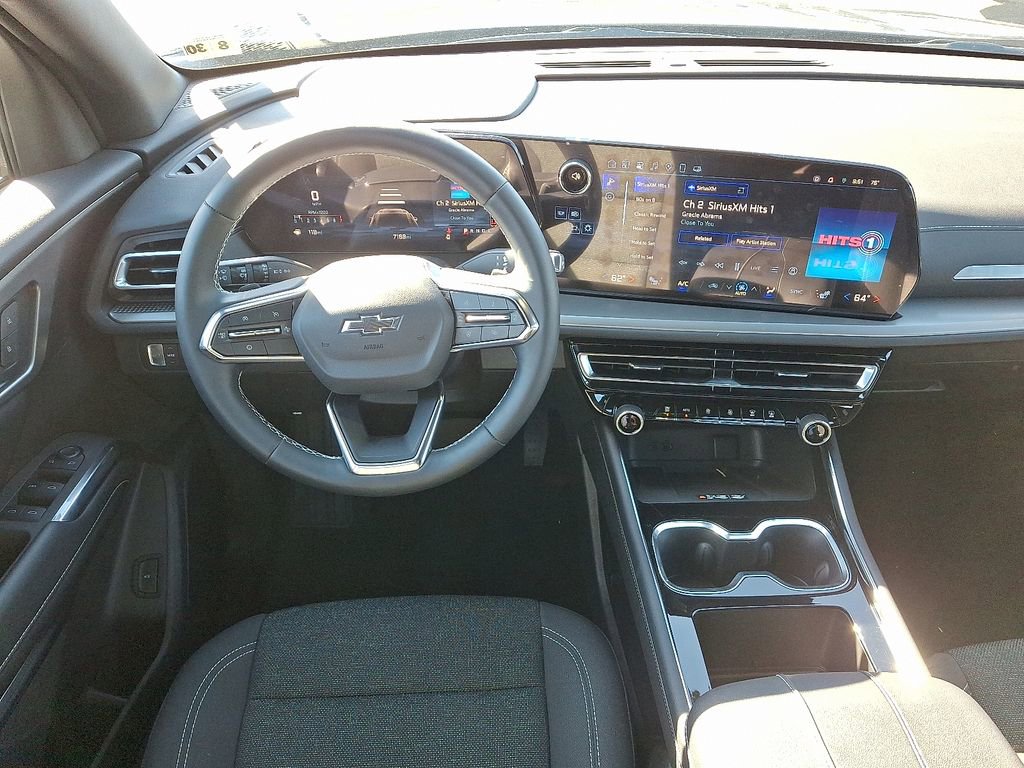 Used 2025 Chevrolet Traverse LT w/ Midnight/Sport Edition image 13