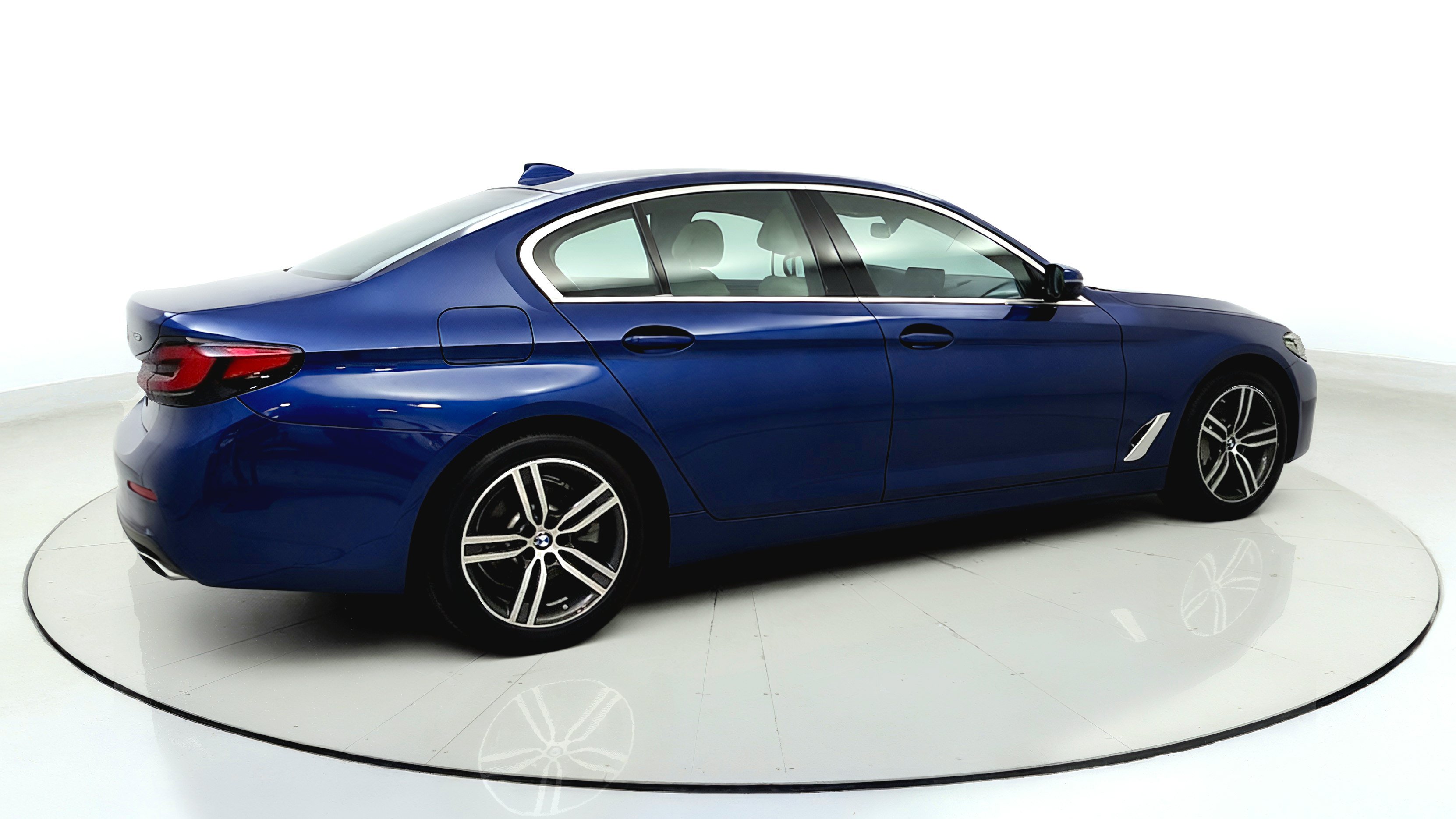 Used 2021 BMW 530e xDrive w/ Premium Package AWD/4WD image 13