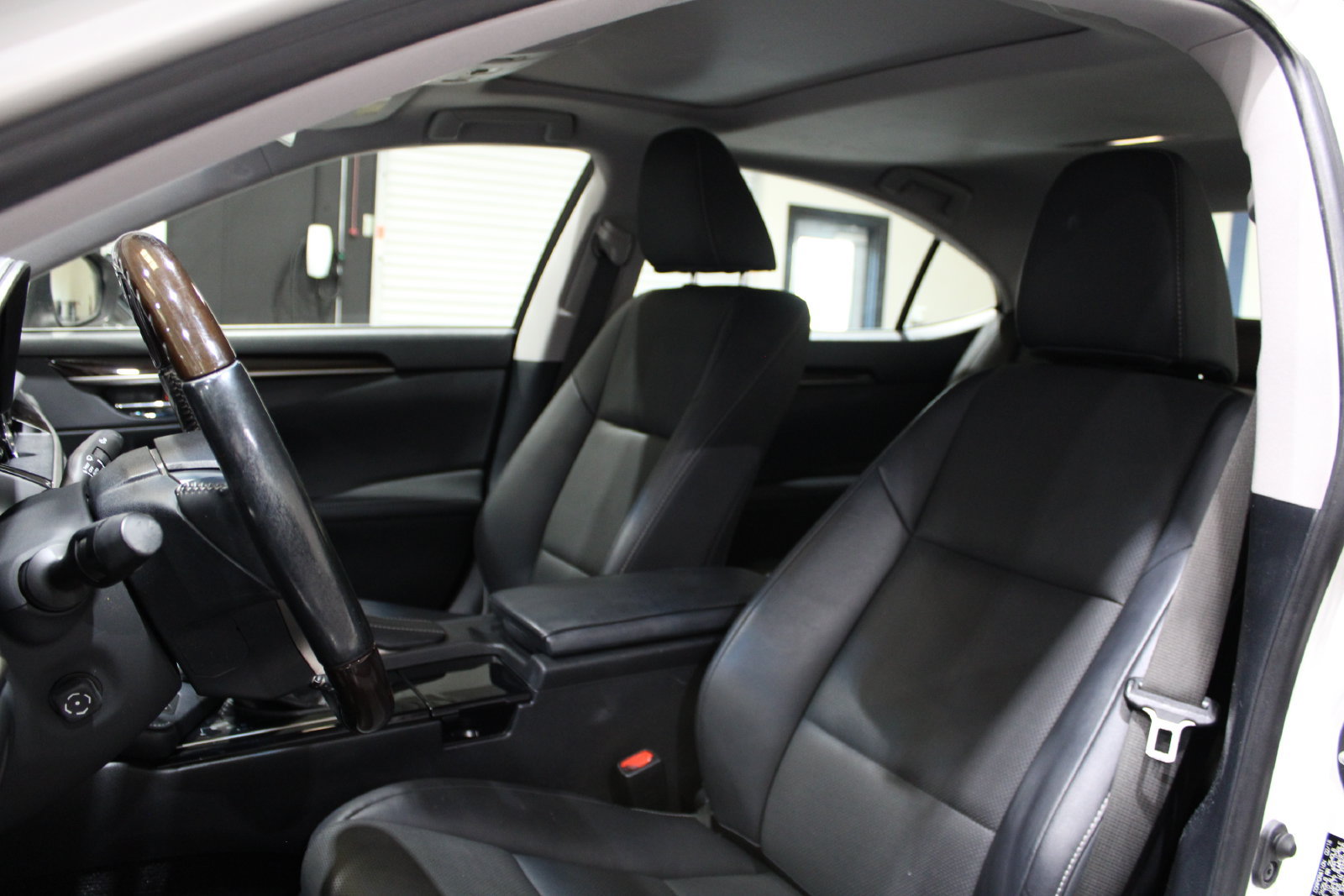 Used 2018 Lexus ES 300h w/ Navigation Package FWD image 21