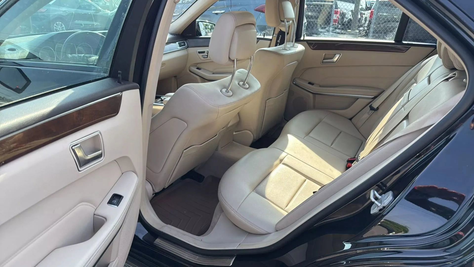 Used 2016 Mercedes-Benz E 350 4MATIC Sedan image 27