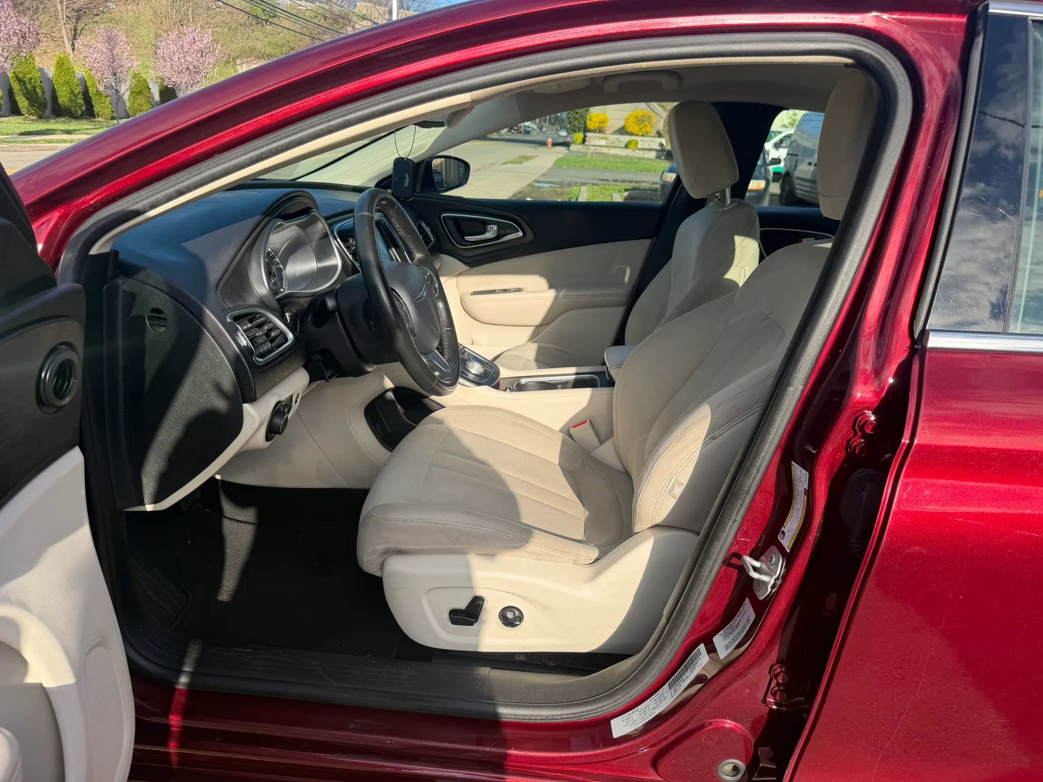 Used 2015 Chrysler 200 Limited w/ Convenience Group image 23