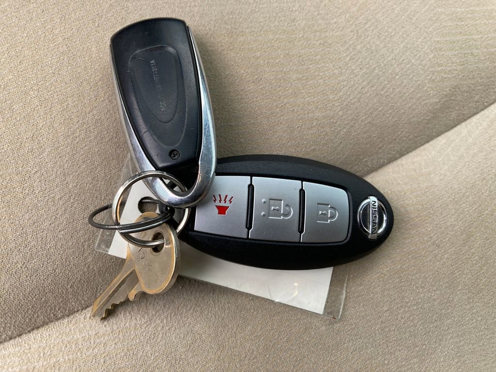 Used 2016 Nissan Rogue SV image 46