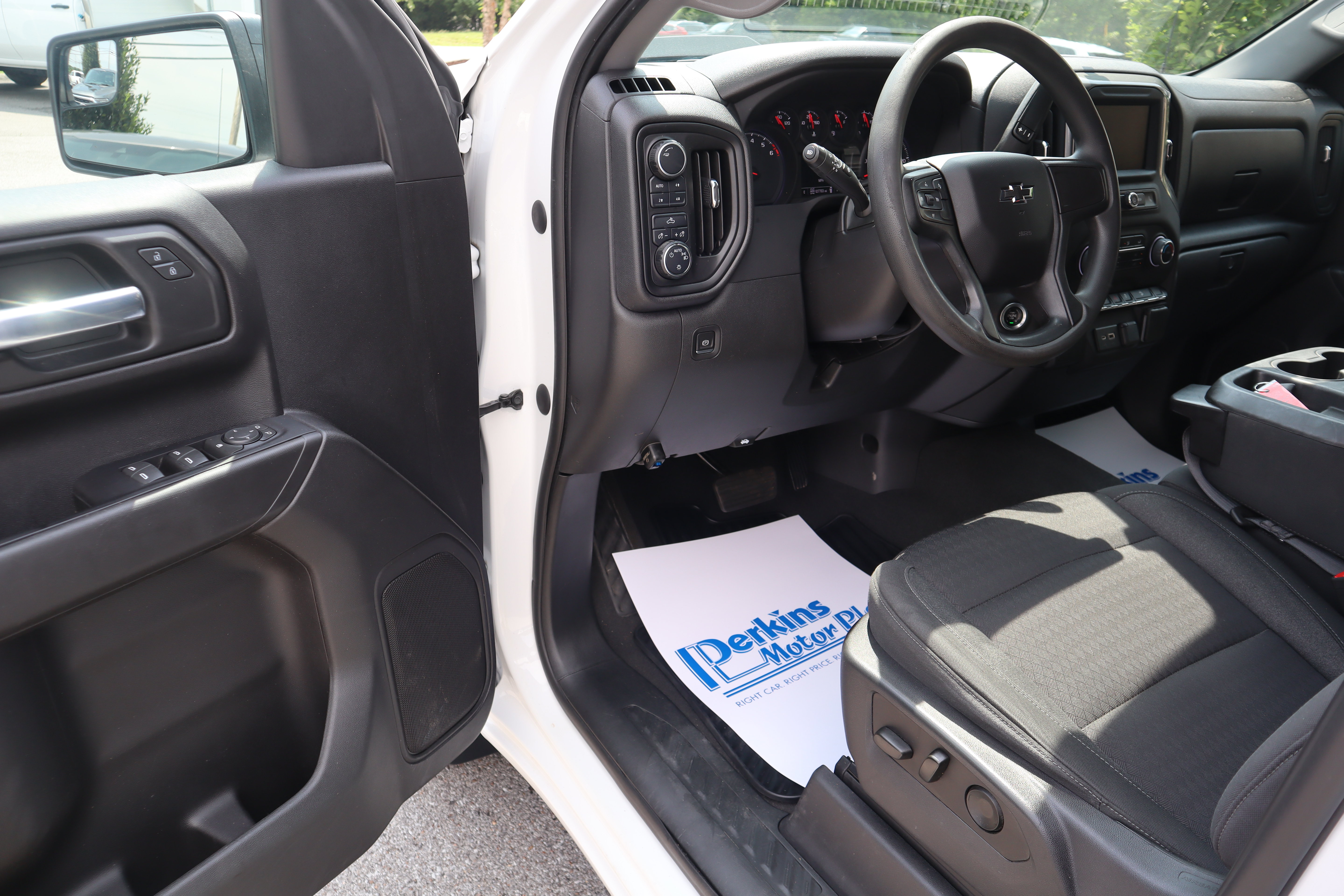 Used 2022 Chevrolet Silverado 1500 Custom Trail Boss AWD/4WD image 3