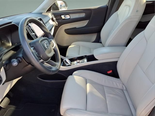 Used 2023 Volvo XC40 B4 Ultimate FWD image 14