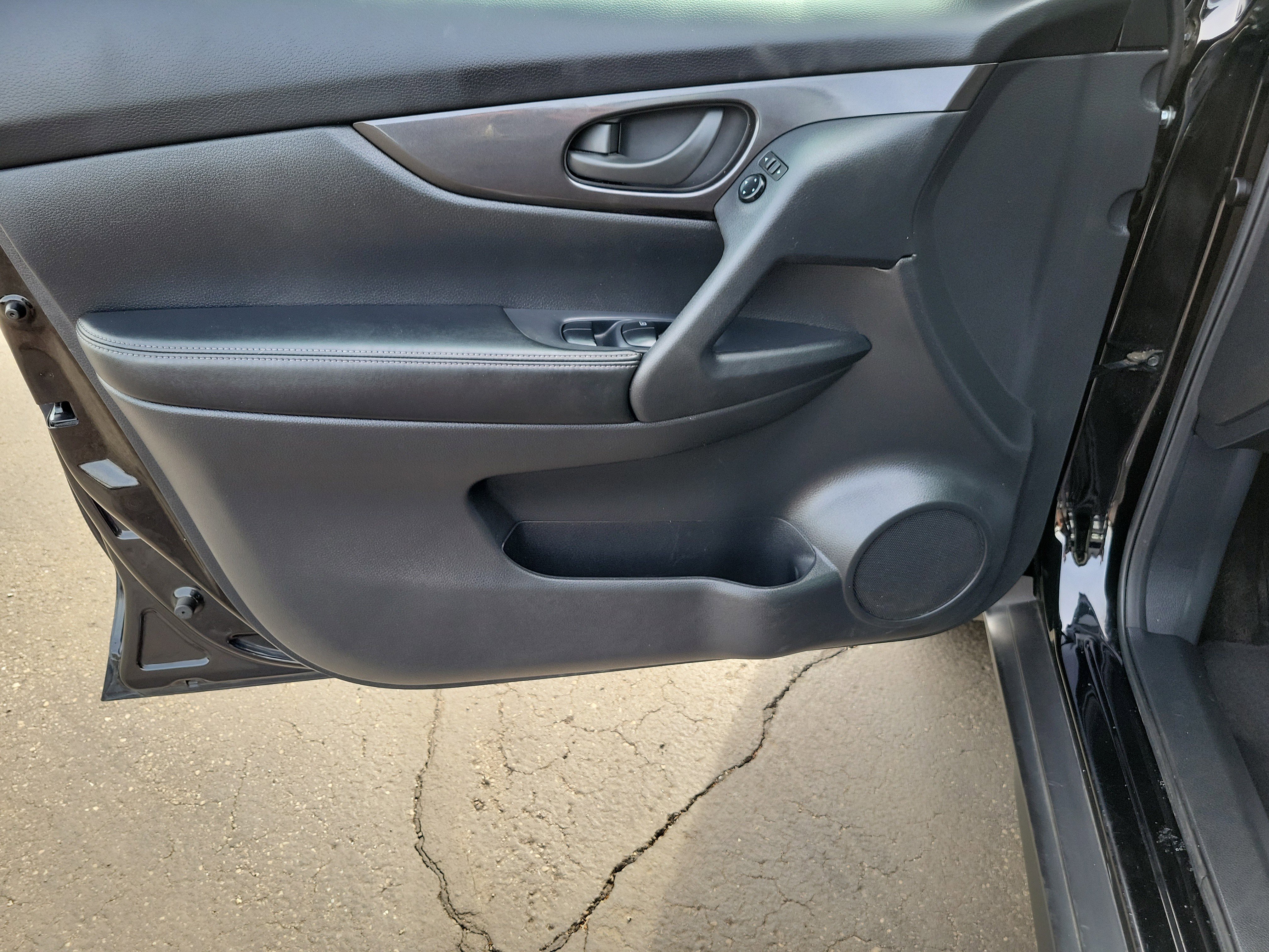 Used 2020 Nissan Rogue S image 19