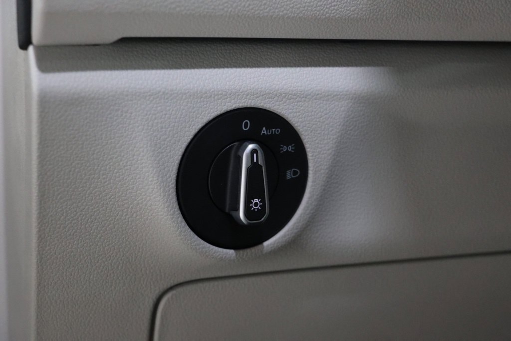 Used 2024 Volkswagen Jetta SE w/ Panoramic Sunroof Package FWD image 20