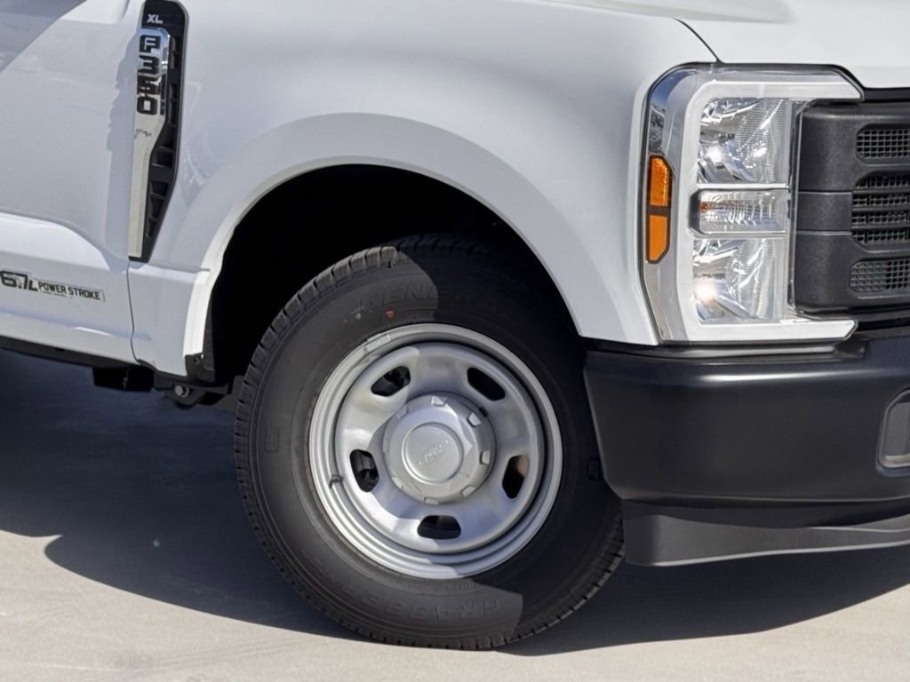 Used 2025 Ford F350 XL w/ XL Chrome Package RWD image 4