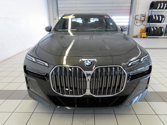 Used 2025 BMW 740i image 18