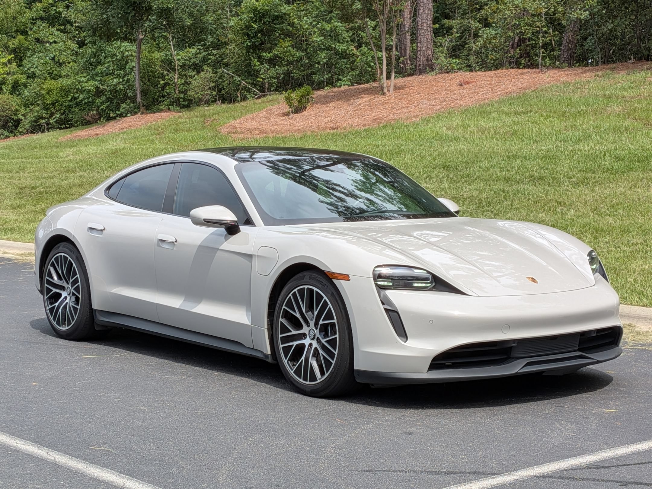 Used 2022 Porsche Taycan RWD image 25