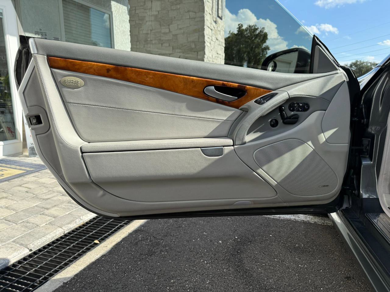 Used 2012 Mercedes-Benz SL 550 image 31