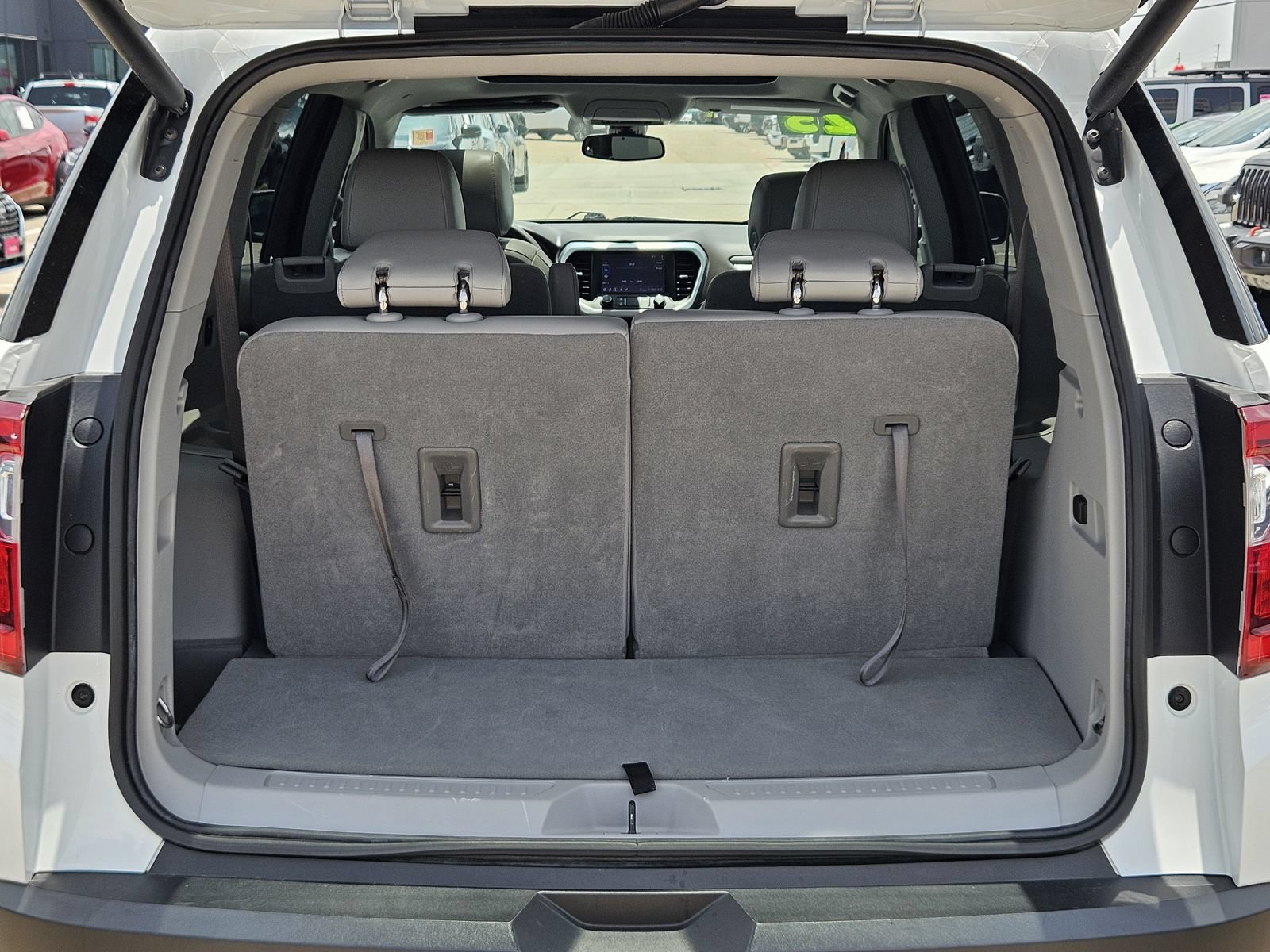Used 2023 GMC Acadia SLT w/ Preferred Package FWD image 19
