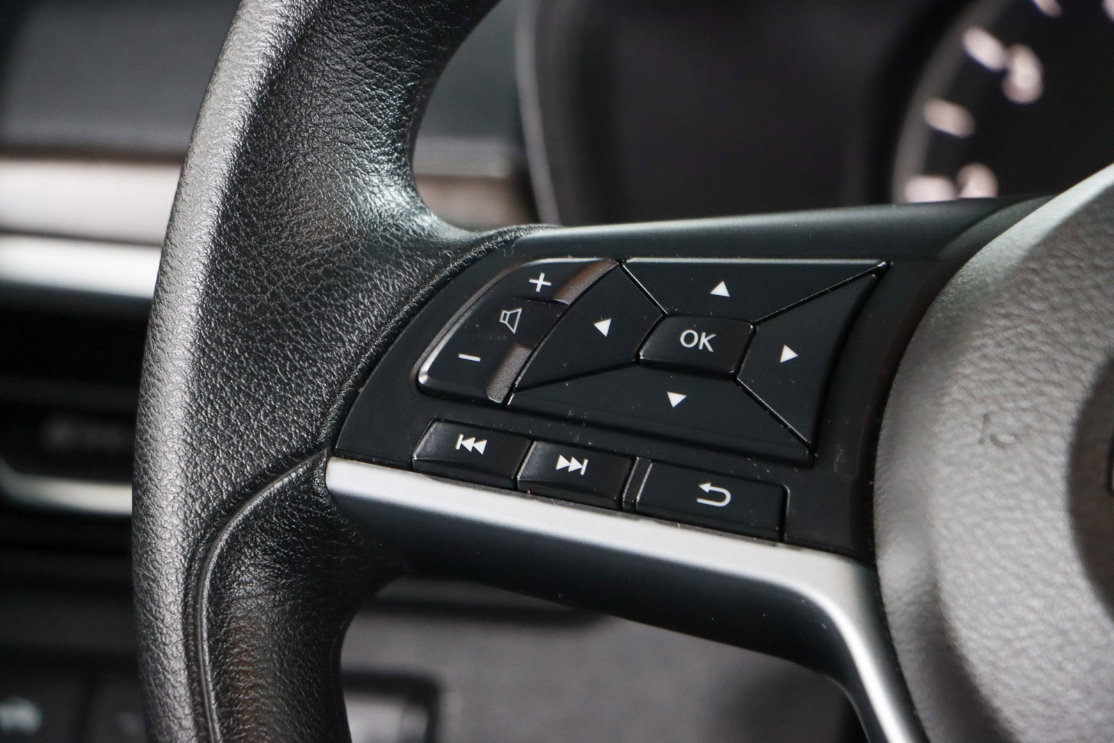 Used 2024 Nissan Altima 2.5 SV image 13