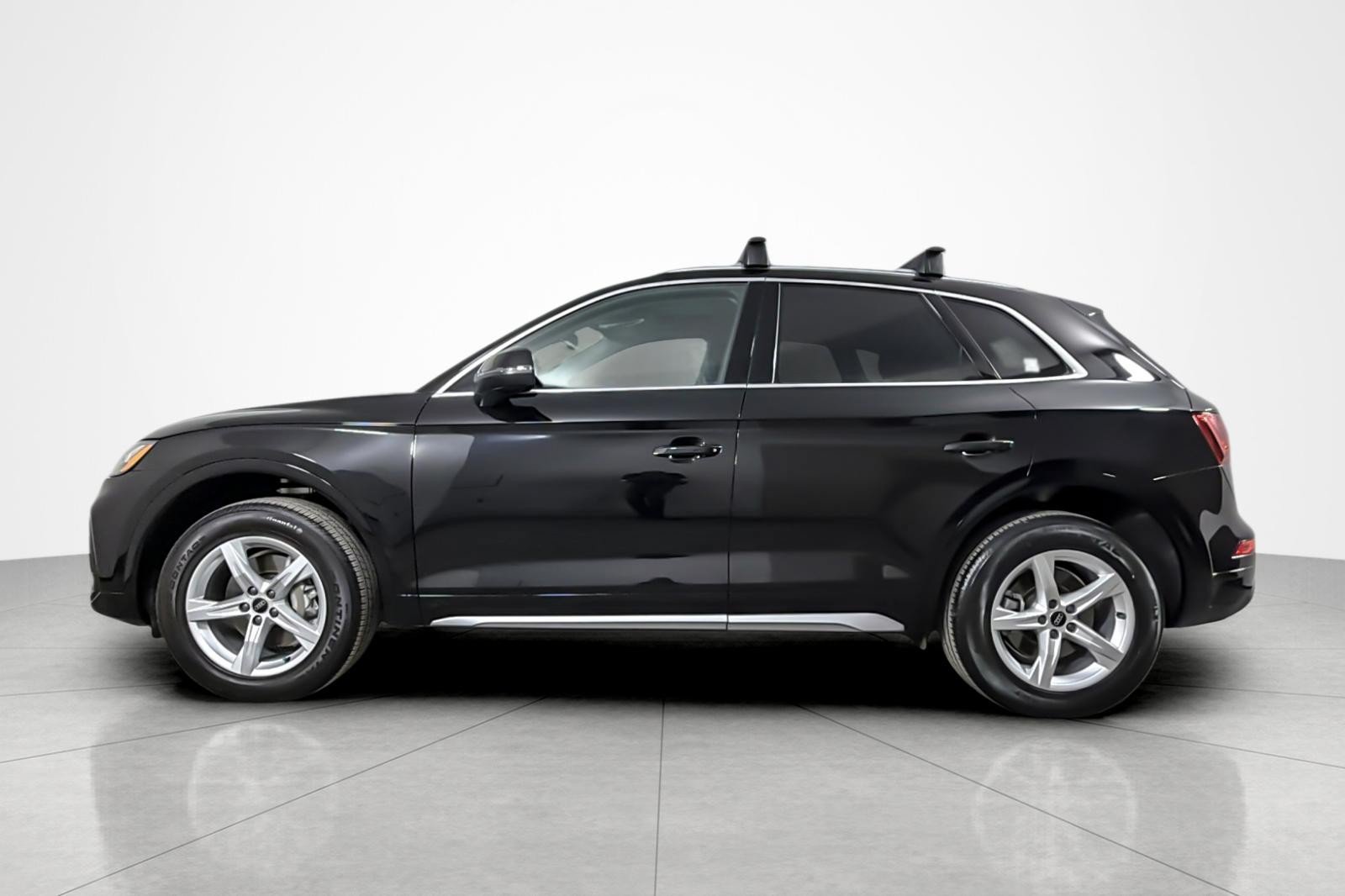 Used 2023 Audi Q5 2.0T Premium w/ Convenience Package AWD/4WD image 2