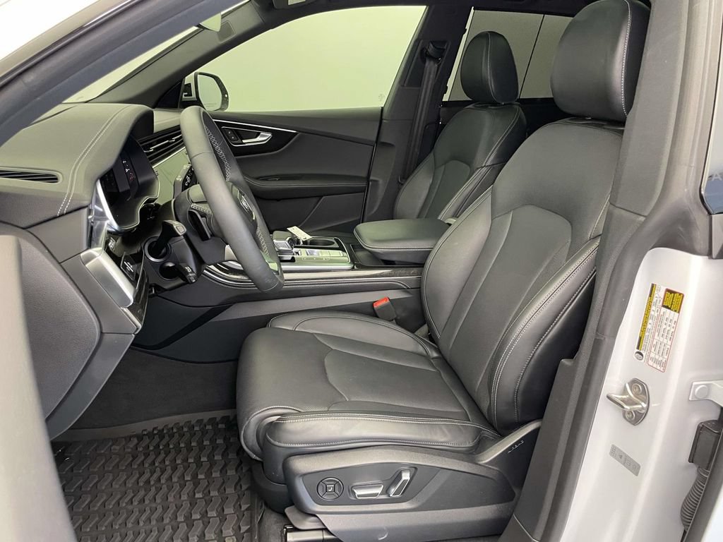 Certified 2025 Audi Q8 Prestige AWD/4WD image 5