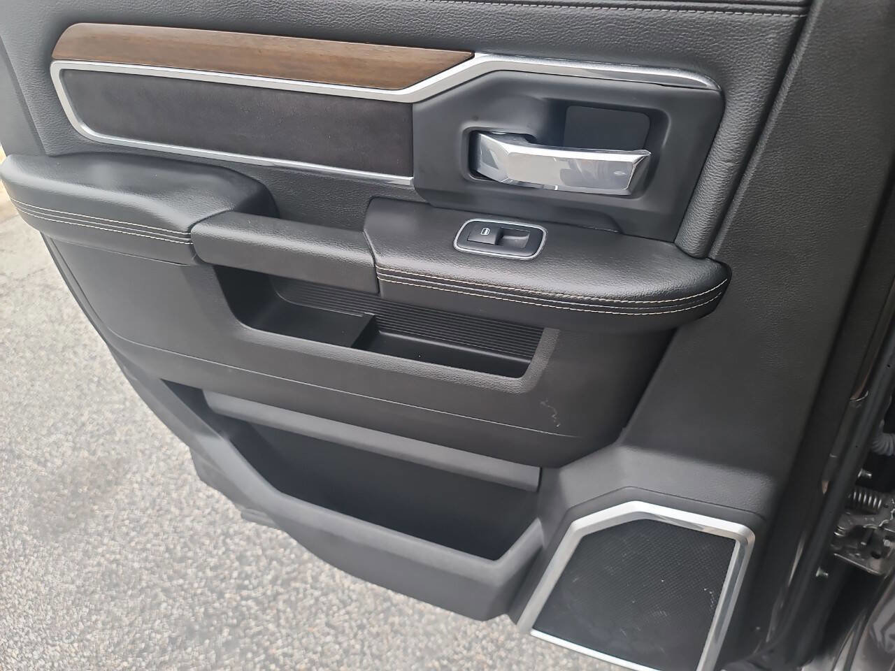 Used 2022 RAM 2500 Laramie AWD/4WD image 35